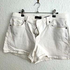 white shorts from banana republic